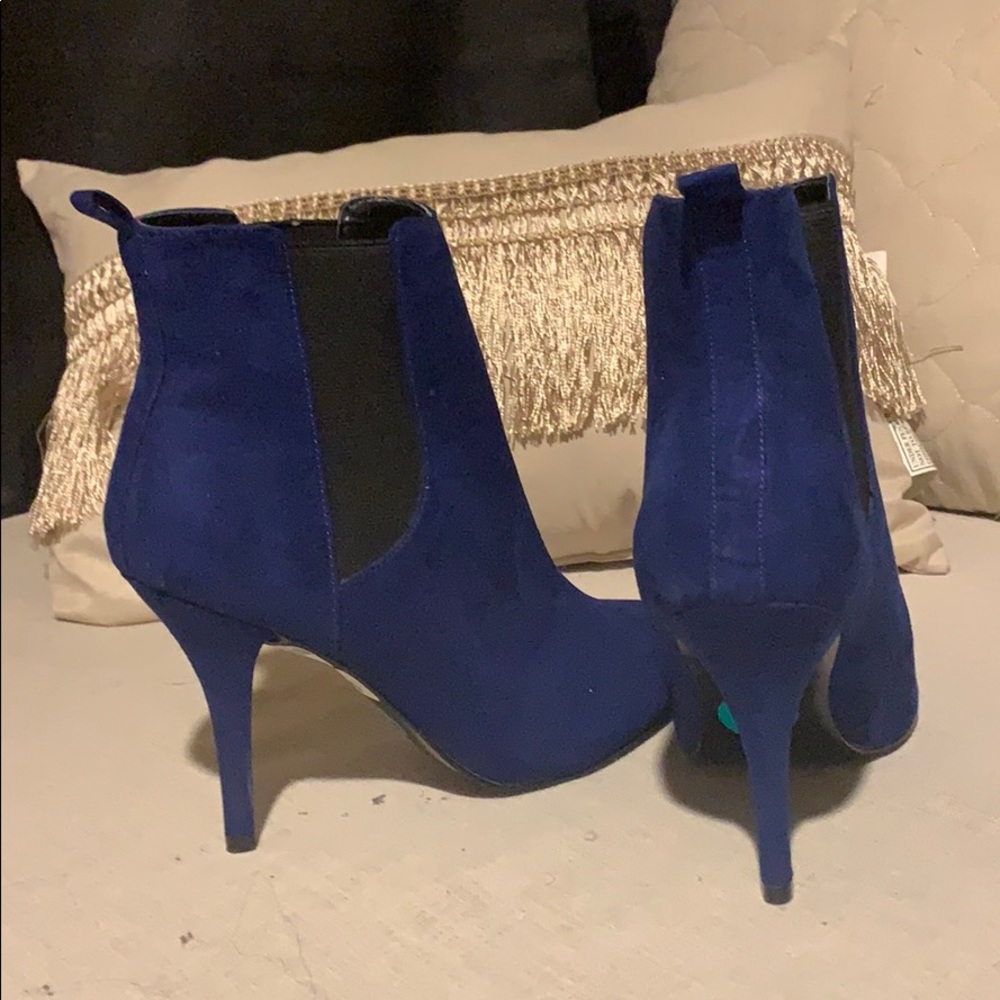 Guess - Picture 3 of 4